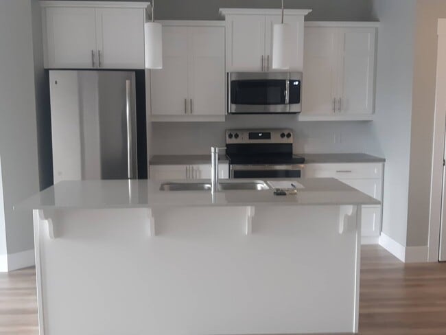 Building Photo - 85 Fieldstone Ct