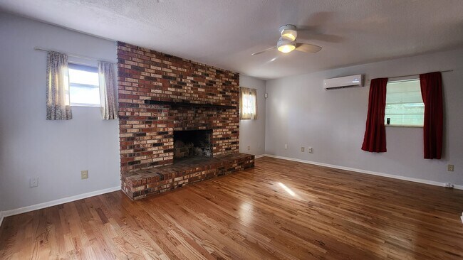 Foto del edificio - 1142 Saint Johns Bluff Rd N