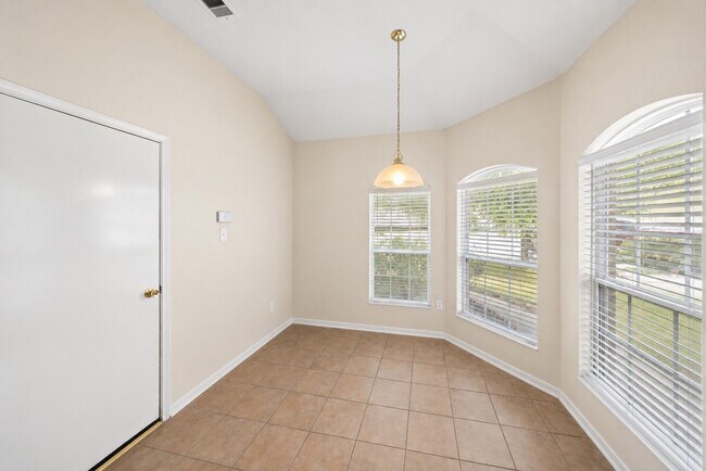 Foto del edificio - 14822 Juniper Dale Ct