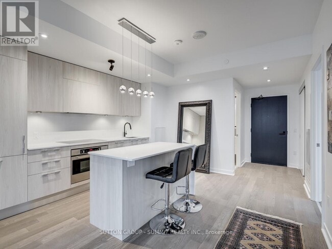 Photo du bâtiment - 501-1501 Adelaide St W