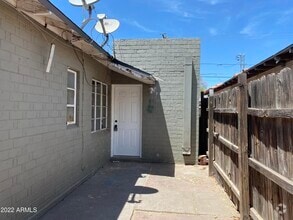 Building Photo - 1552 W McDowell Rd