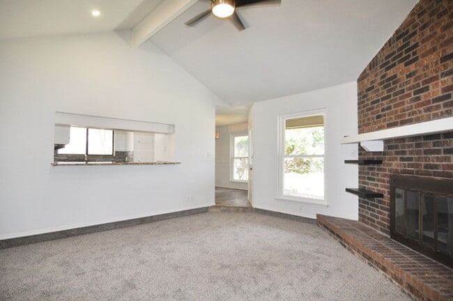 Foto del edificio - 205 Juniper Dr