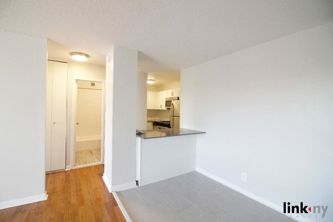 Building Photo - 40 E Sidney Ave