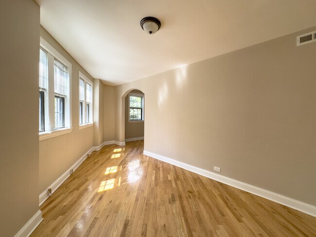 Building Photo - 891 Green Bay