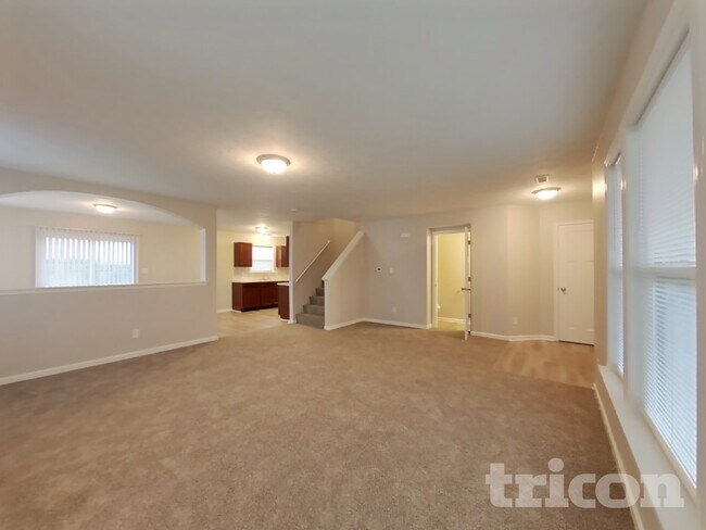 Foto del edificio - 3338 Deerbrook Dr