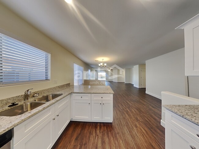 Foto del edificio - 12577 W Amelia Ave