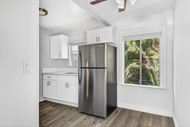 Building Photo - 409 S Harris Ave