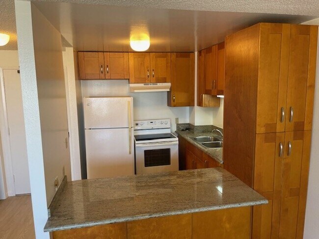 Building Photo - Kukui Plaza - 1 Bedroom, 1 Bathroom, 1 Par...