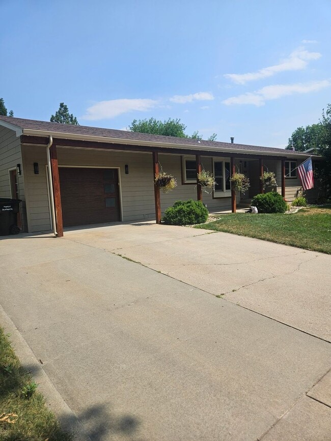 Building Photo - 4 BED | 2 BATH HOME | SINGLE GARAGE | WEST RAPID CITY
