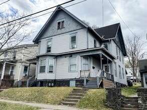 Building Photo - 215 Prospect St