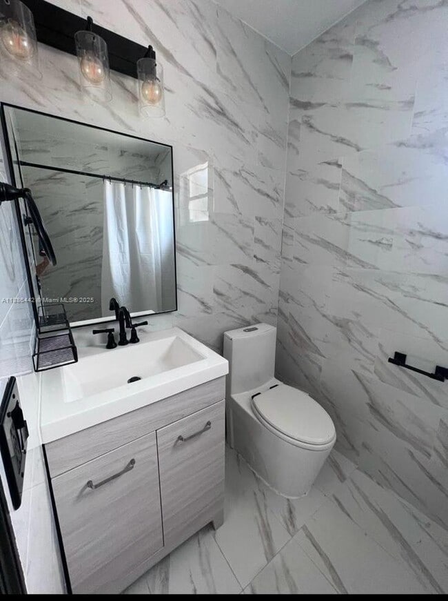 Foto del edificio - 311 NW 32nd Ct