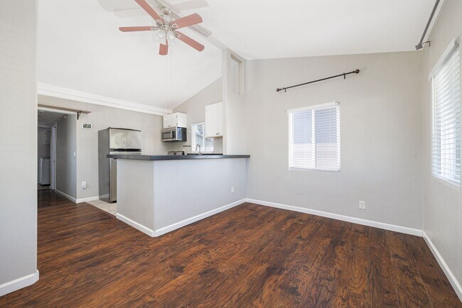 Foto del edificio - Beautifully Upgraded 2 Bedroom Starter Home!