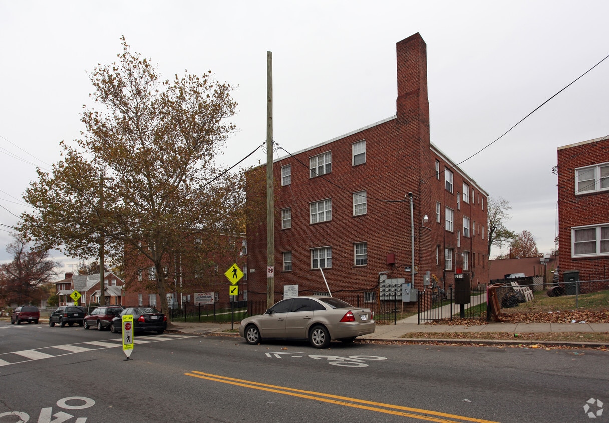 Building Photo - 5128 Sheriff Rd NE