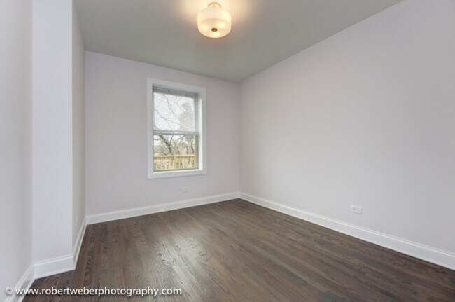 Foto del edificio - 2329 W Barry Ave