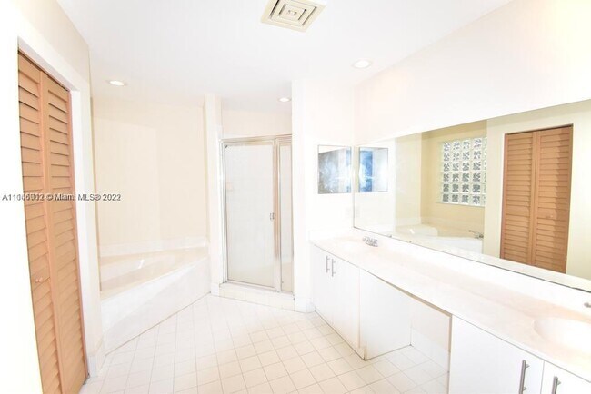 Foto del edificio - 16334  Malibu Dr  25 Weston Fl 33326
