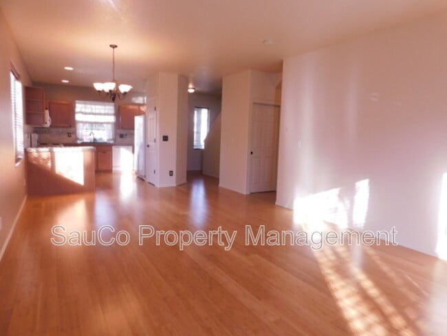 Building Photo - 1218 34th Pl