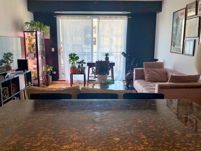 Living Open - 2720 W Cortland St
