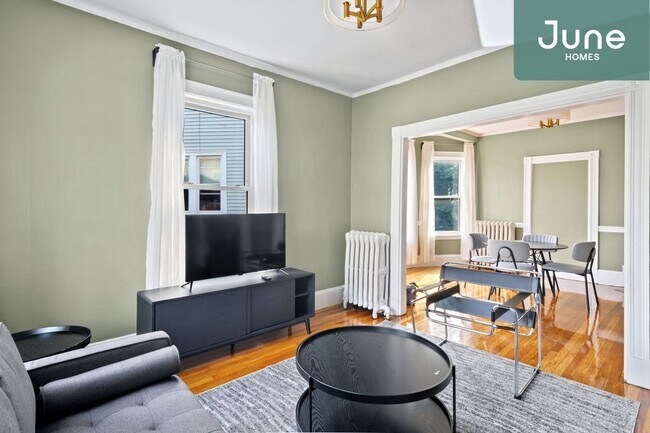 Foto del edificio - Queen room in 6-bed/2.0-bath Home