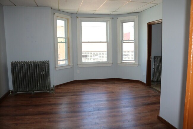 Building Photo - 9 Saratoga St