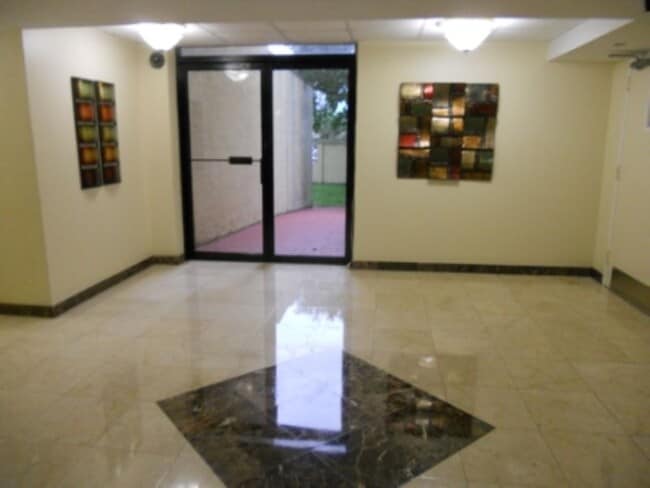 Building Photo - 16909 N Bay Rd