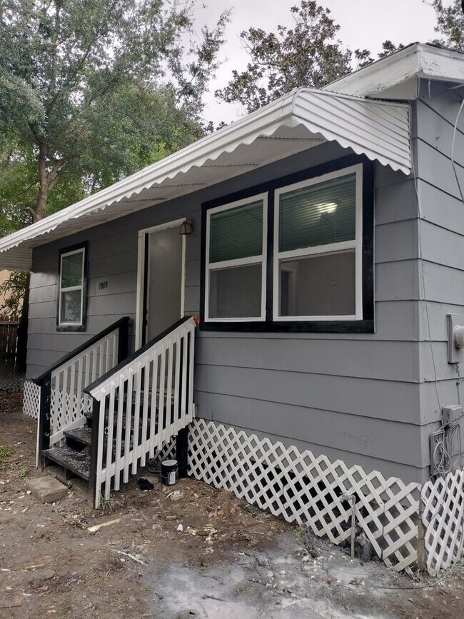 Foto del edificio - Fully Renovated 3/1 Single Family Ready fo...