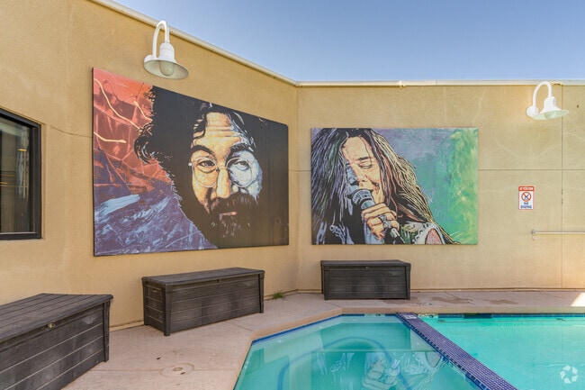 Piscina - Palazzo Senior Apartments - 55+ Active Adult Apartments