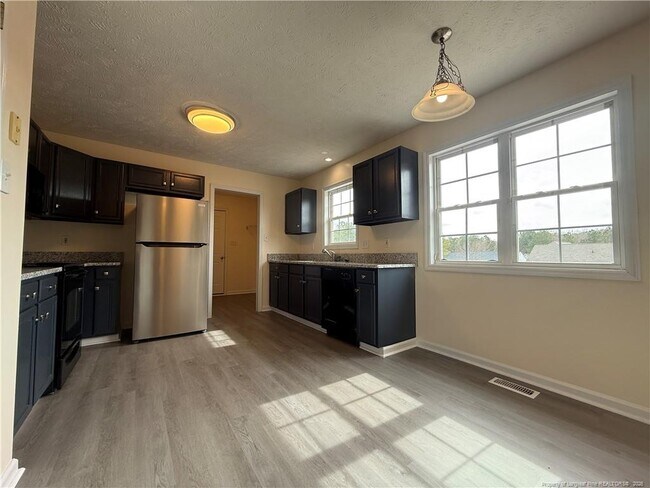 Foto del edificio - 885 Ridge Rd