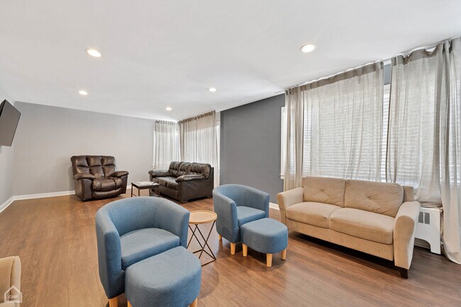 Foto del edificio - 8912 Forestview Rd