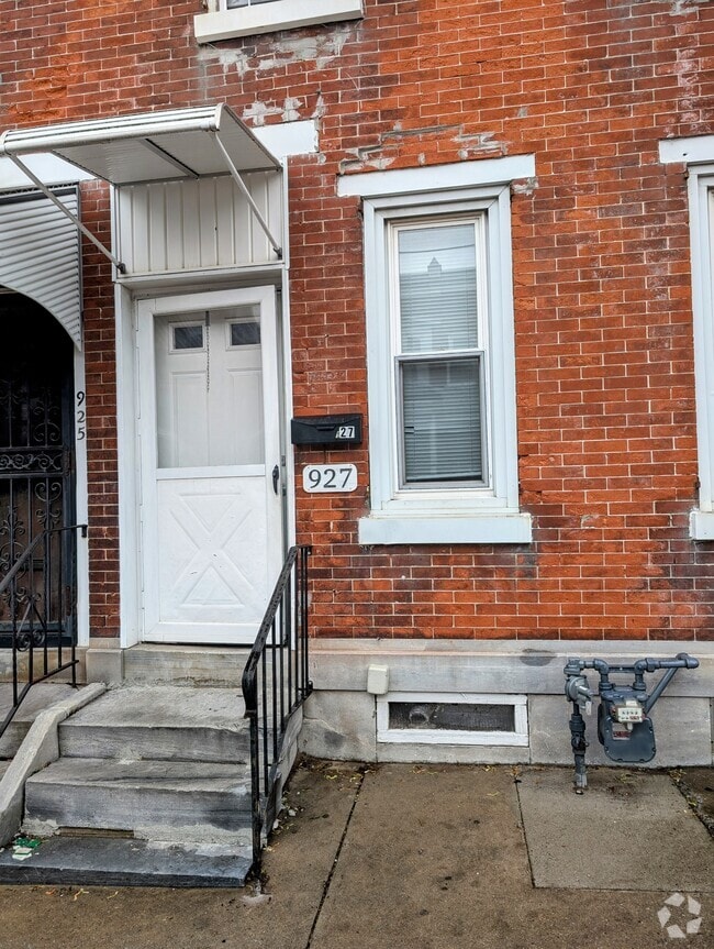 Building Photo - 927 Green St