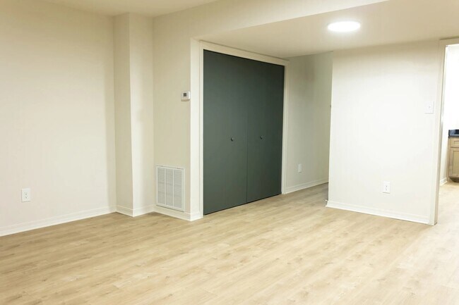 Pisos de madera con tablones de vinilo - White Columns