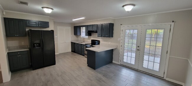 Building Photo - 858 Fountainbleau Dr