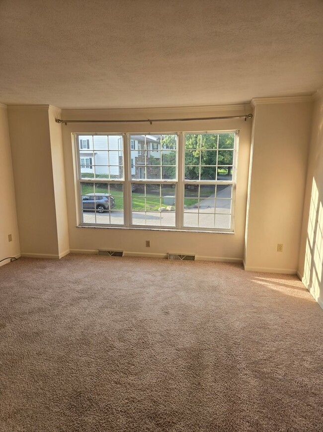 Building Photo - Spacious 3-bedroom Gibsonia townhome