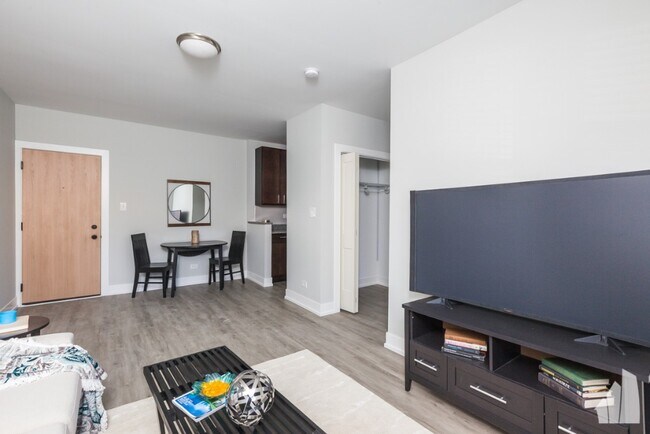 Photo - 707 West Brompton-36 Apartment