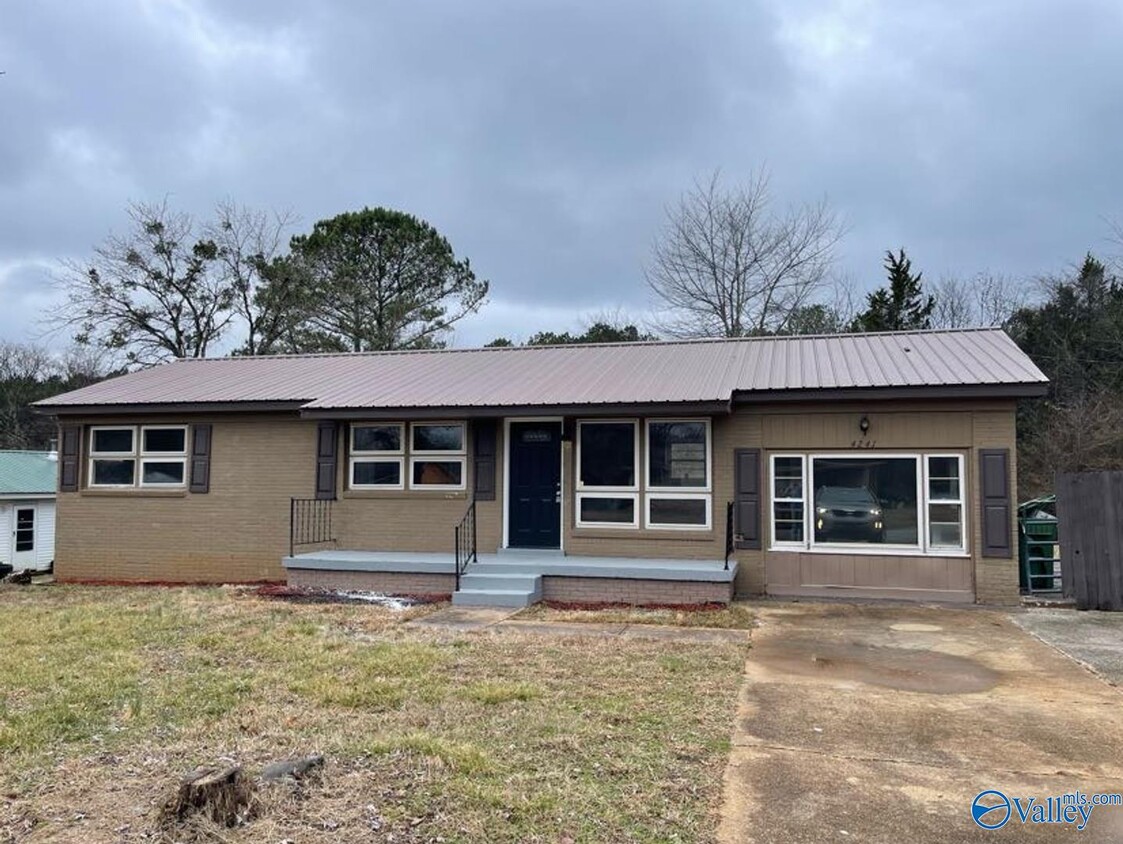 Foto principal - 4241 Tee Jay Dr NW