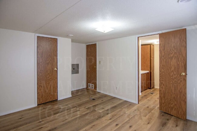 Building Photo - 2-Bed 2-Bath