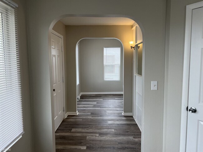 Foto del edificio - 3 br, 1 bath House - 1725 S Saint Clair Ave