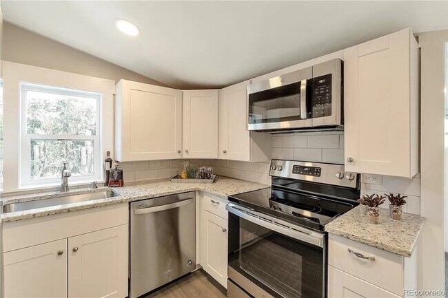 Foto del edificio - 2868 Benton St