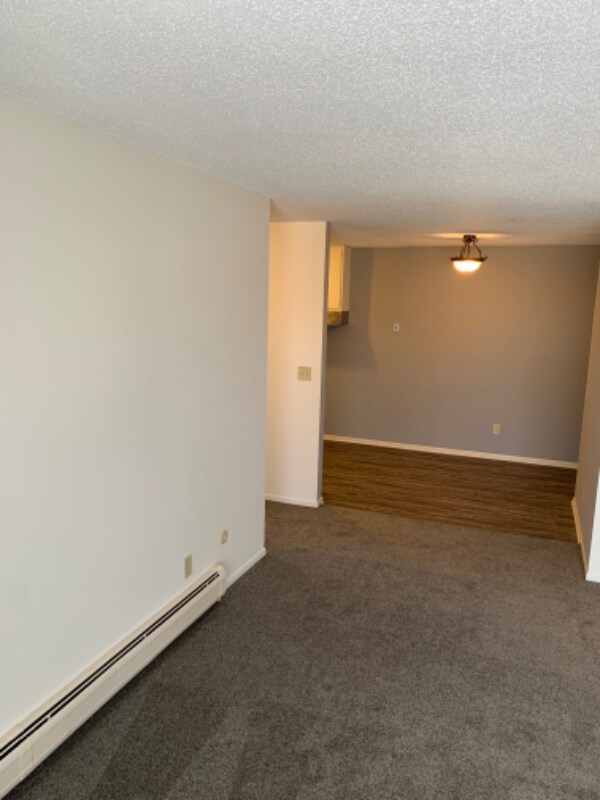 3637 Bellaire Ave Unit 302, White Bear Lake, MN 55110 Room for Rent