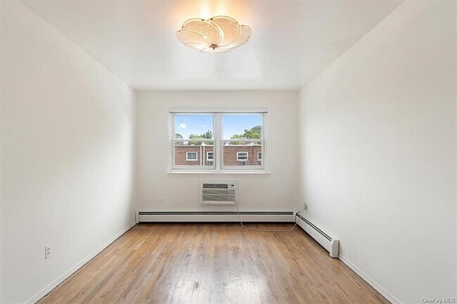 Foto del edificio - 1020 Throgmorton Ave