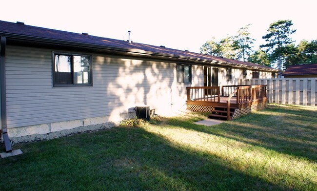 Building Photo - 3342 Rosewood Dr