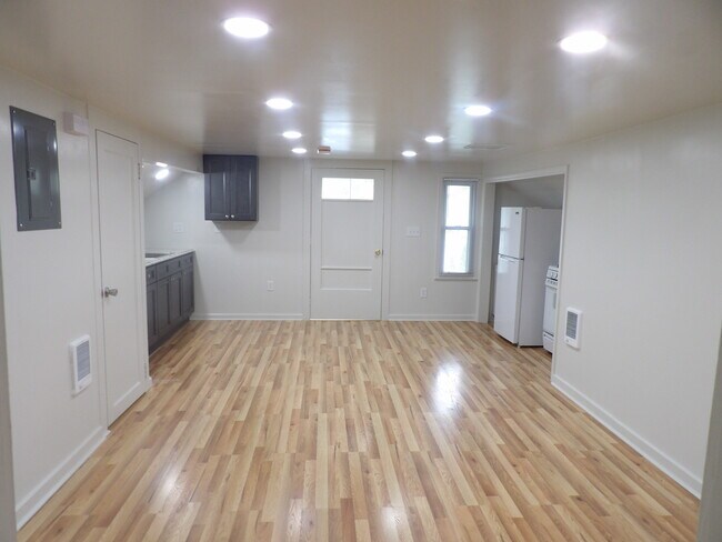 Open Floor Plan! - 29 Oak St