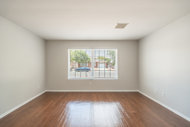Building Photo - 4704 Loma Bonita Dr