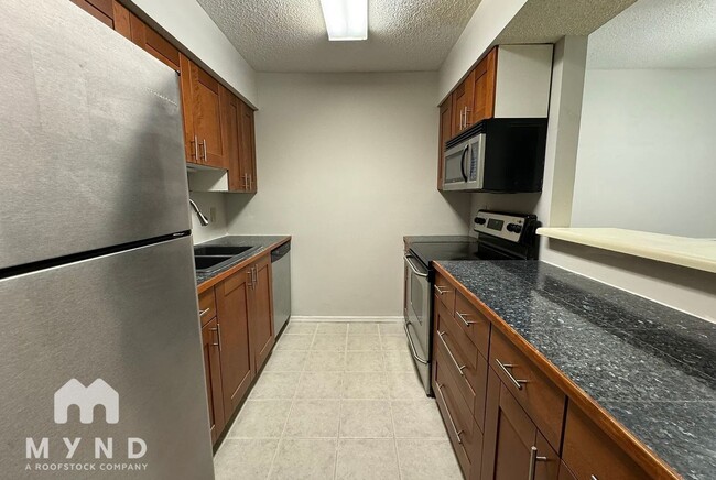 Building Photo - 1302 Old Hammond Chase
