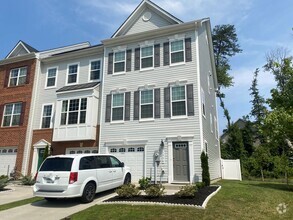 Building Photo - 1334 Hawthorn Dr