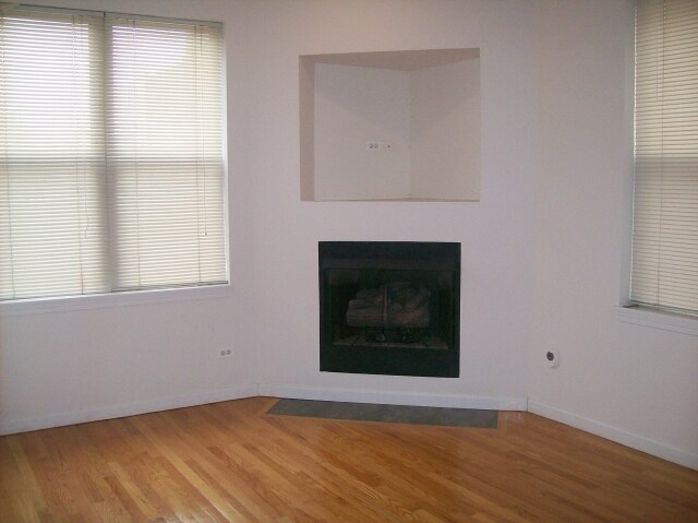 Building Photo - 1337 N Burling St