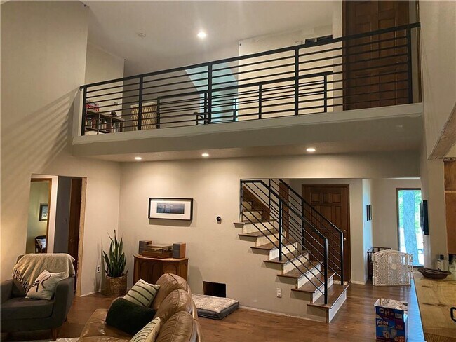Foto del edificio - 1524 N Crossover Rd