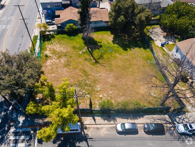  - 6845-6855 N Figueroa St