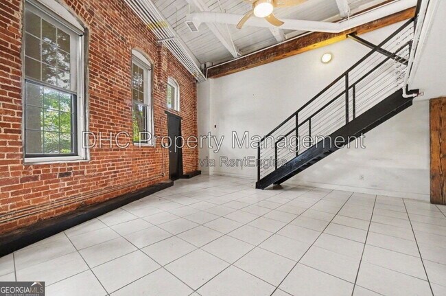 Building Photo - 644 Wells St SW