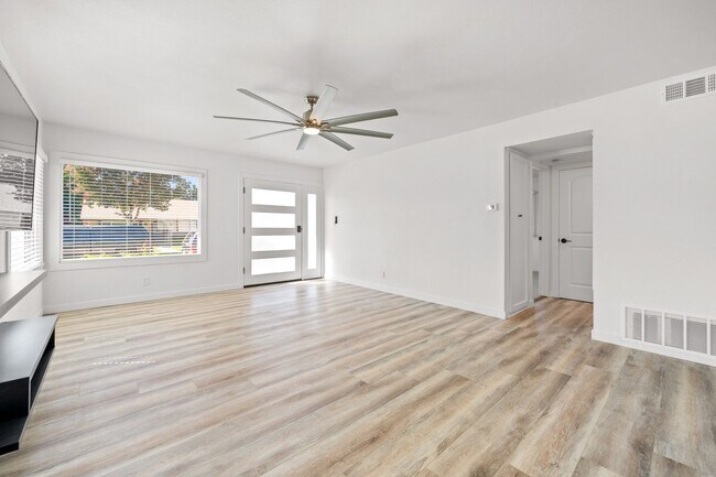 Foto del edificio - 483 S Pine St