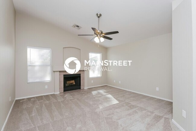 Building Photo - 4 Bedroom Pet-Friendly Home in Mesa, AZ with Main Street Renewal
